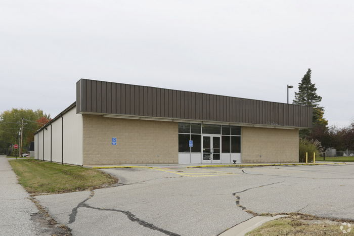Bowl More - Dollar General Building On Lot - Closed